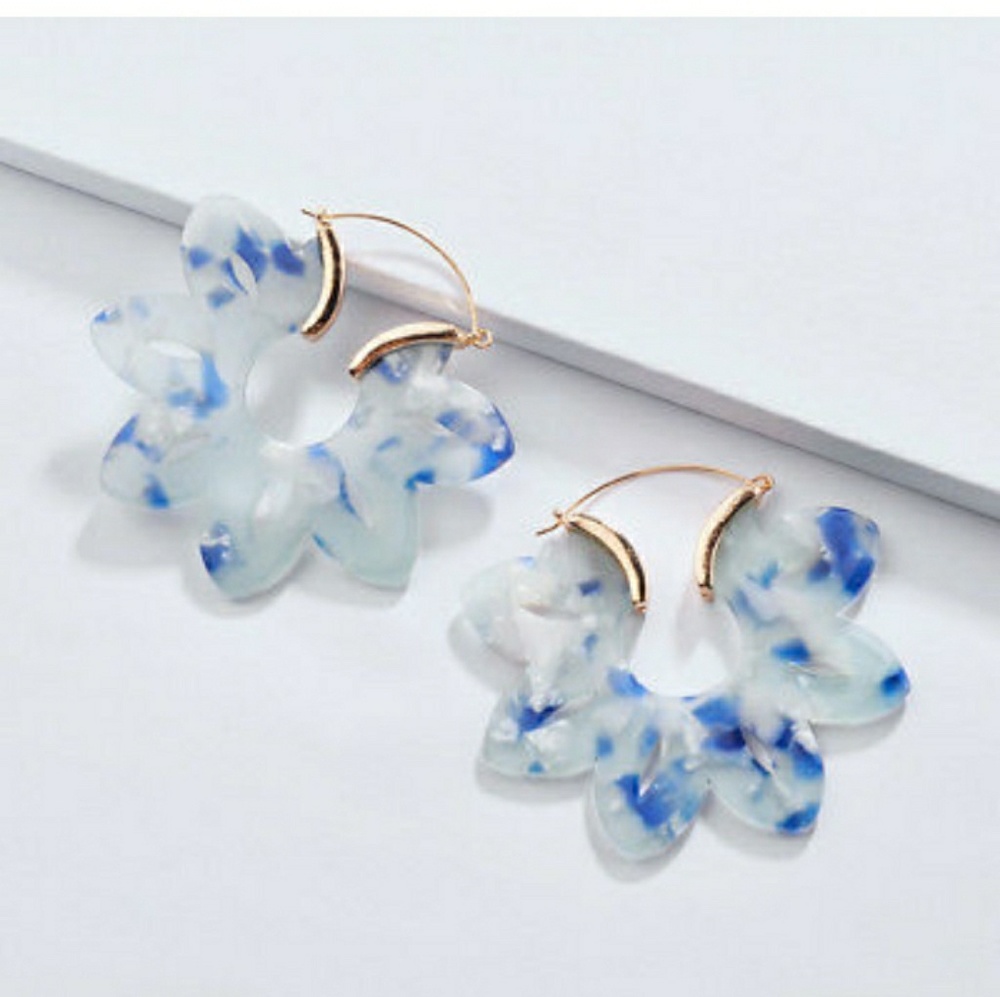BOGO Free!💥 Boho Acrylic Lotus Bloom earrings